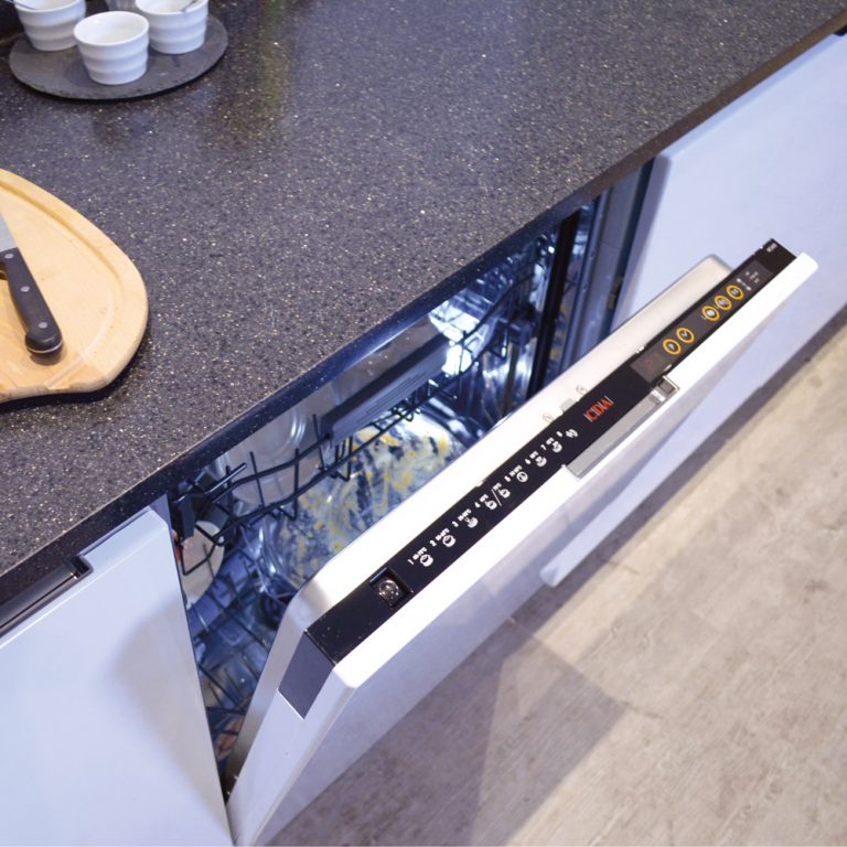 Máy rửa bát CDA WC600/610BL